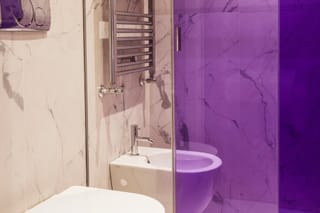 Bathroom detail in the Superior room